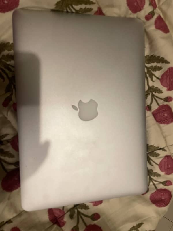 Macbook Air 2017 i5 8gb ram 128 SSD 2