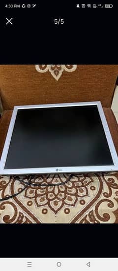 17 inch LCD with builtin cable tv device 0