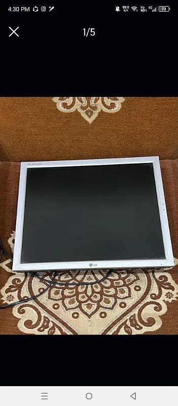 17 inch LCD with builtin cable tv device 2