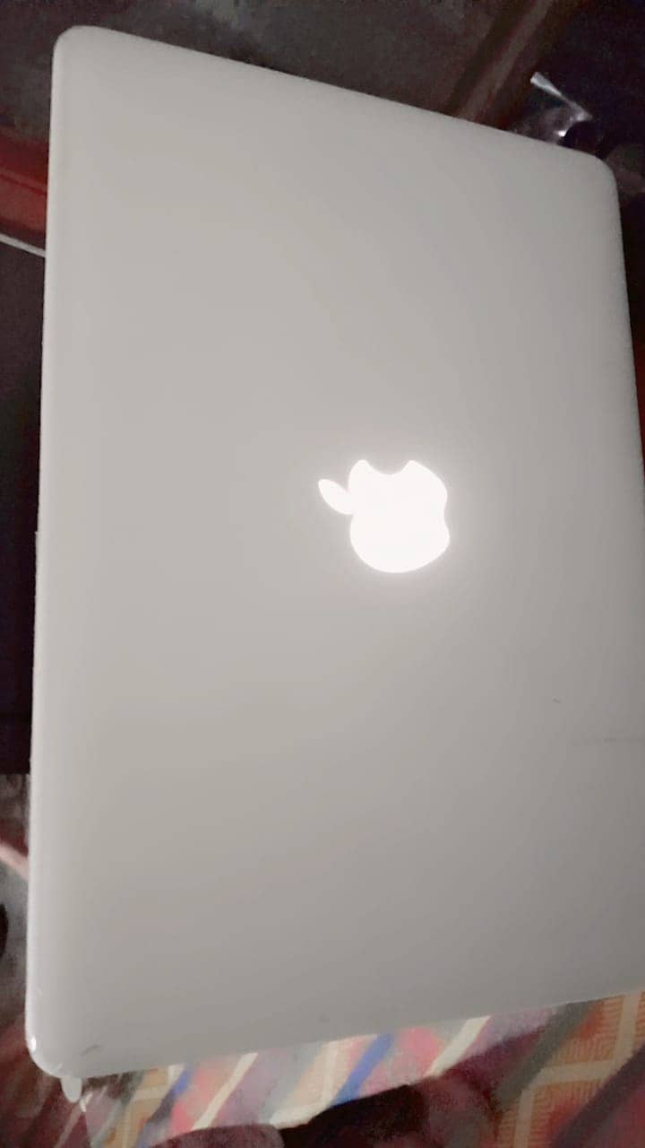 Apple MacBook for urgent sale 4