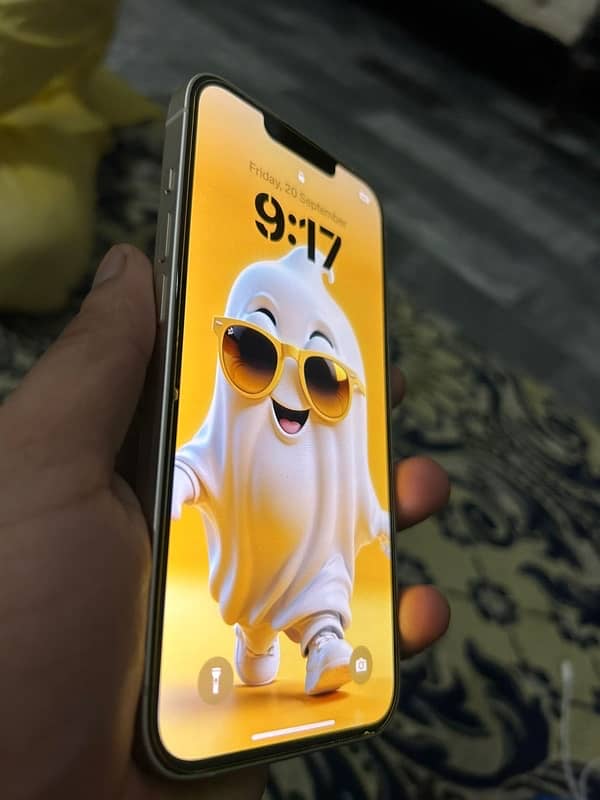 Iphone 14-jv 128GB white  colour 3