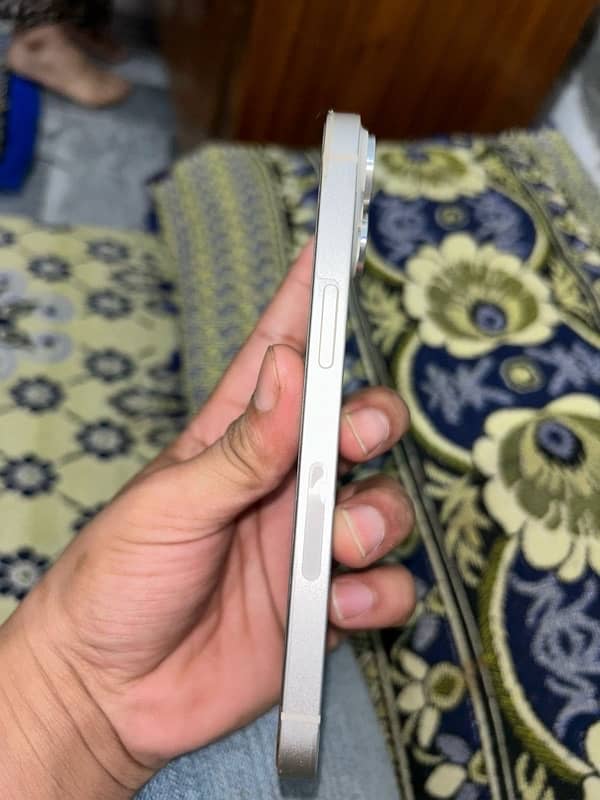 Iphone 14-jv 128GB white  colour 16