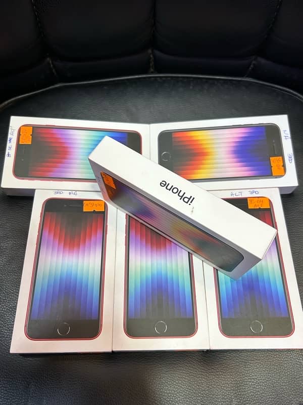 iPhone SE  3rd generation box pack 3