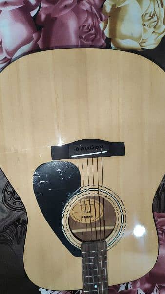 Yamaha f310 guitar, with original box and bag. 4