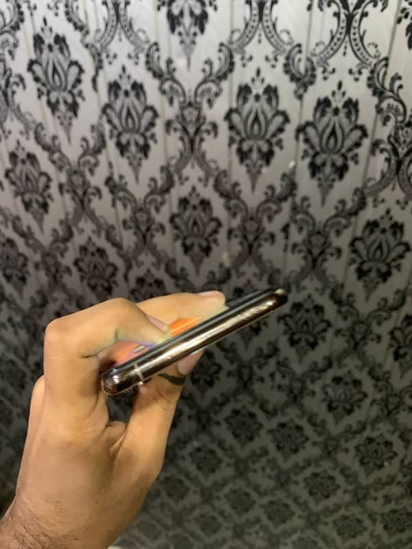 iphone xs max single sim  pta approved 64 gb 1