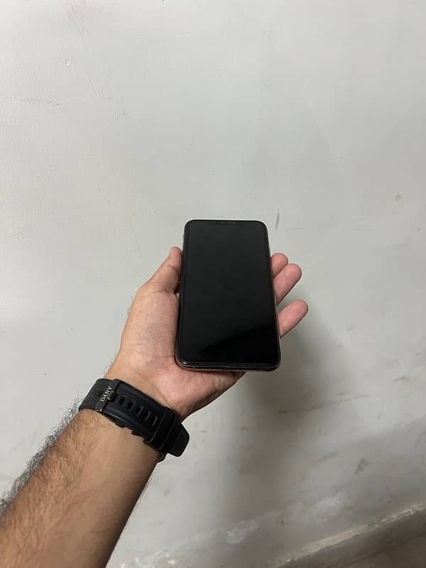 iphone xs max single sim  pta approved 64 gb 6