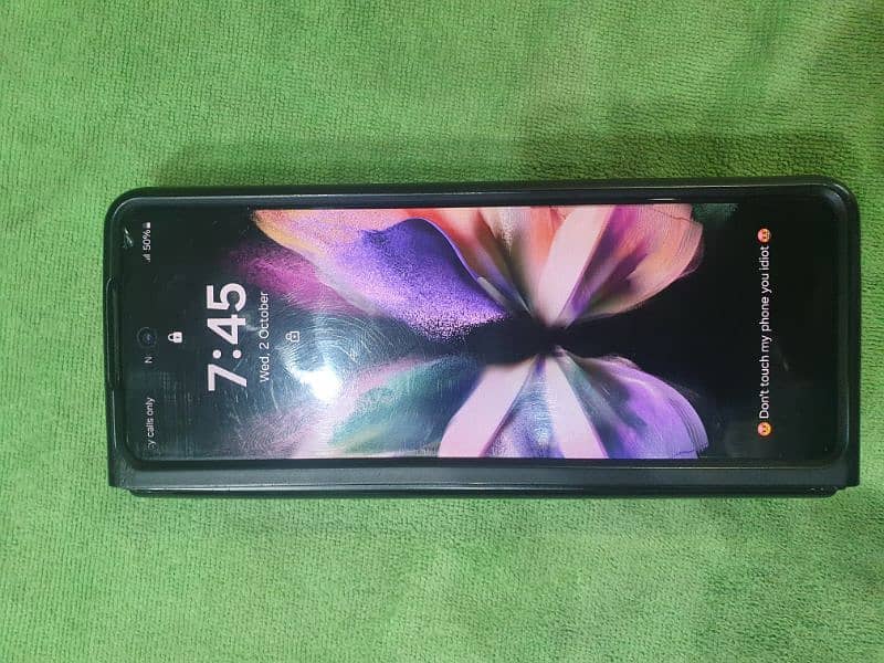 samsung Galaxy fold 3   12 -256gb 4