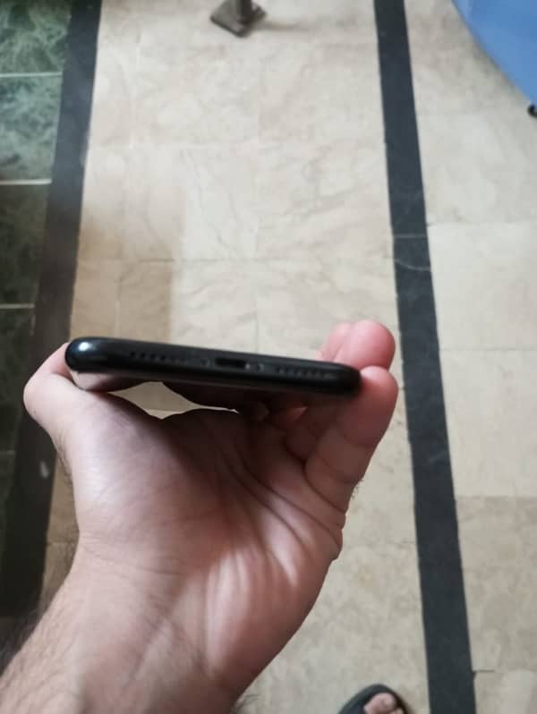 İPhone XR 64 GB NON-PTA Factory unlocked Good Condition 3