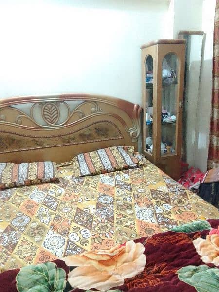 selling king size wooden bed 3