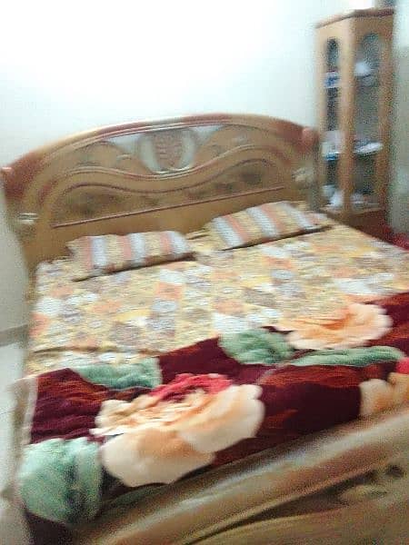 selling king size wooden bed 5