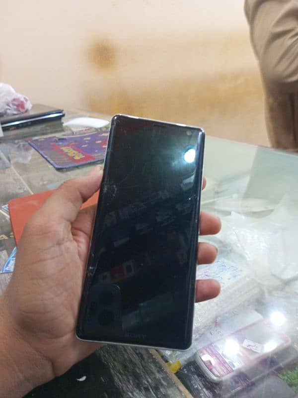 Sony Xperia xz3 just penal damaged hai baki ok hai  pta 1