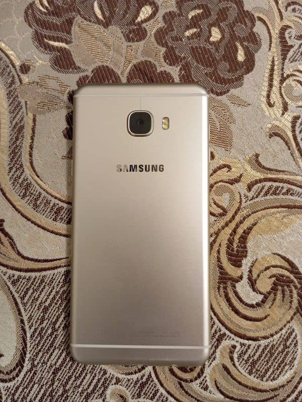 Galaxy c7 1