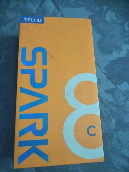 Tecno Spark 8C 128+4 GB with box and charger (Exchange possible) 0