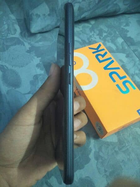 Tecno Spark 8C 128+4 GB with box and charger (Exchange possible) 5