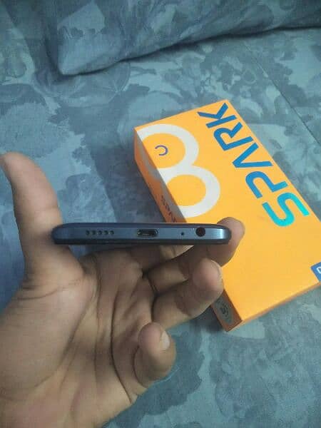 Tecno Spark 8C 128+4 GB with box and charger (Exchange possible) 6