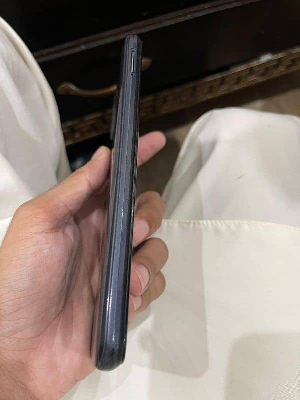 Realme c25s 4