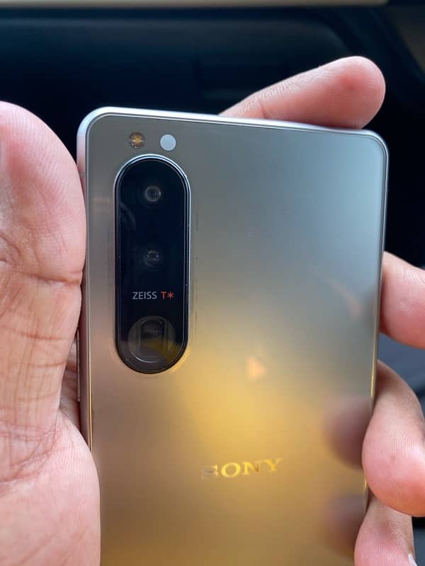 Sony Xperia 5 mark 3 DSLR Camera sim Chal rai hai 1