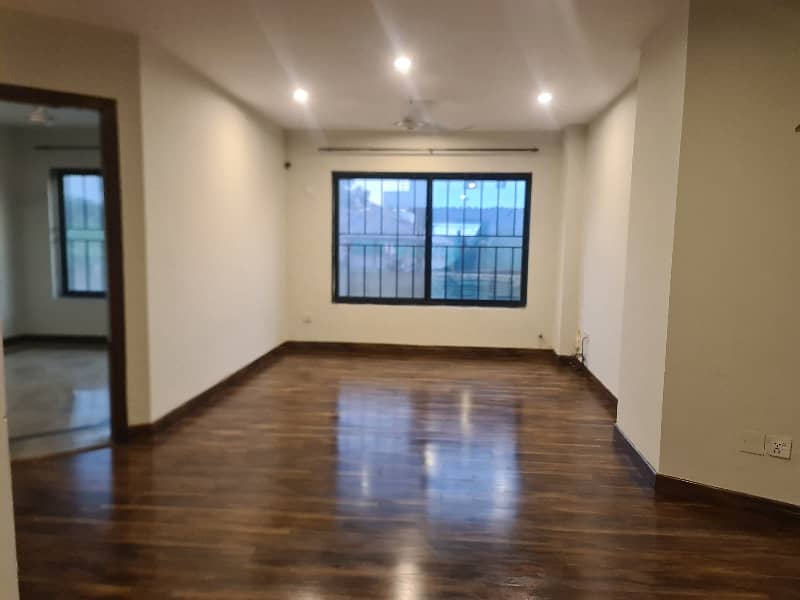 4 Bed Ground Floor Apartment Available For Rent 4