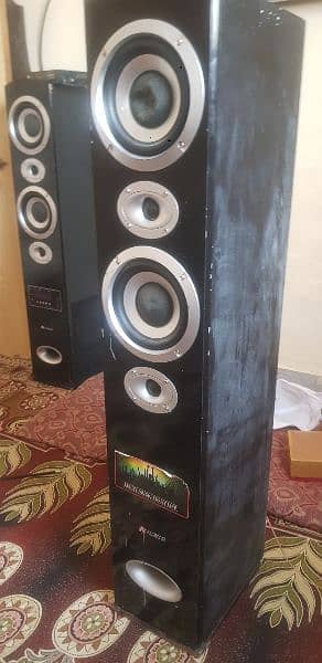 audionic ka speker ha 10/10 condition ma ha 3