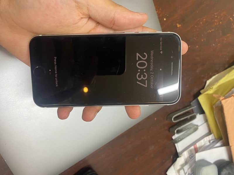 iPhone SE 2nd Gen 128 Gb PTA approved 5