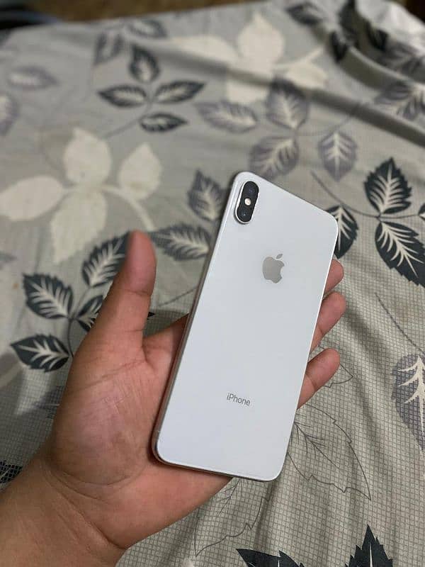 iphone xs max PTA Approved 256GB. . . . 7