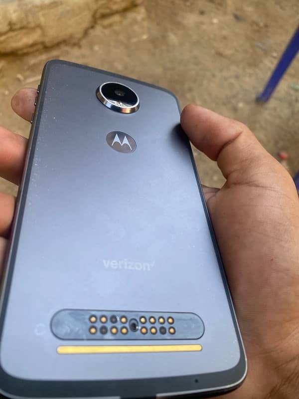 moto z2 play 1