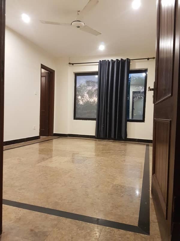 3 Bed Ground Floor Corner Apartment Available For Sale 10