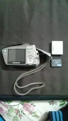 Olympus Stylus Verve Digital Point & Shoot Camera 5 mega pixel