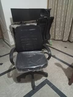 Best office chair like new only 2 days used