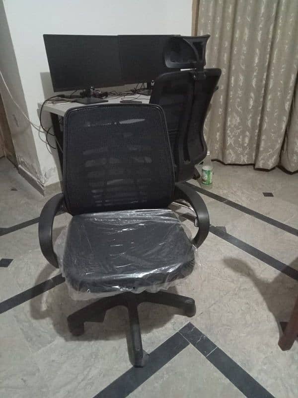 Best office chair like new only 2 days used 0