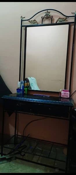 iron road dressing table condition 8/10 0