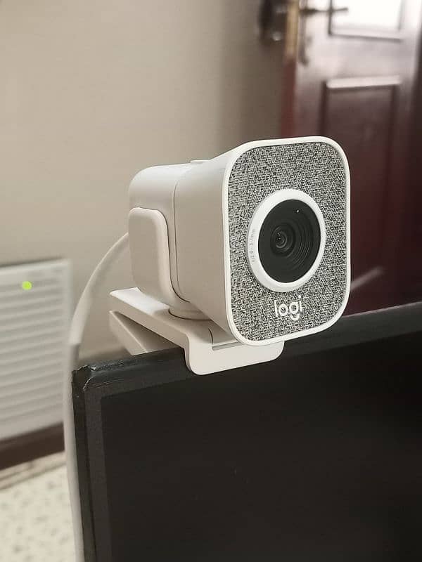 Logitech StreamCam Webcam 1