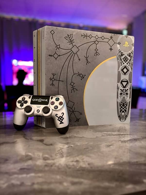 Playstation 4 Pro God of war limited edition , Ps4 Pro 0