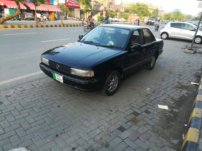 Nissan Sunny 1990 11