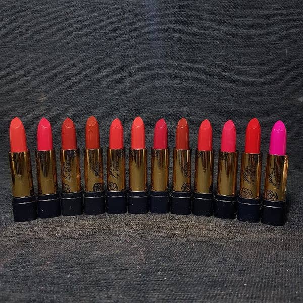 Branded lipstick available now limited stock 3