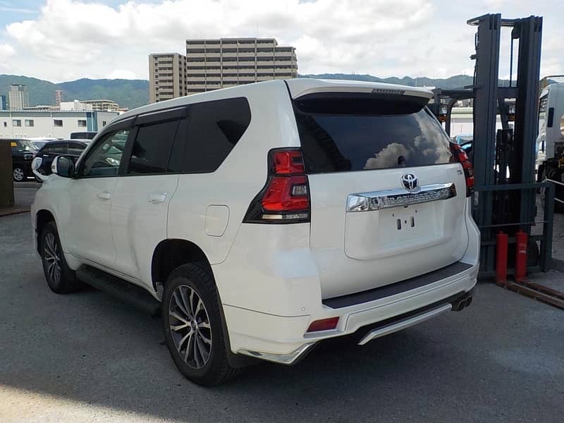 Toyota Landcruiser prado Txl 2019 7 seater sunroof 6