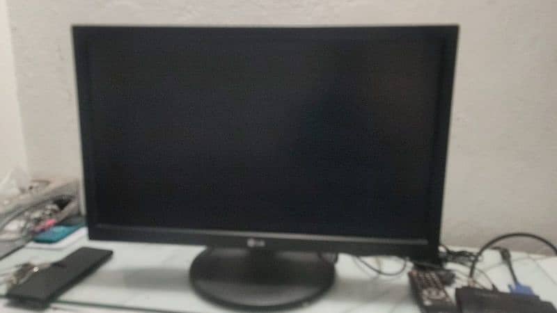 LG 23in" LCD monitor 10/10 1