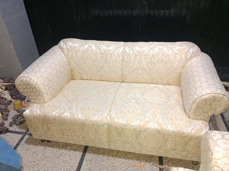 Brand new deasion 2 seater sofa 3