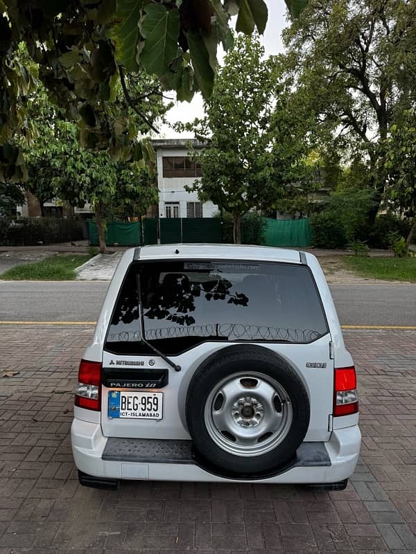 Mitsubishi Pajero 2001 3