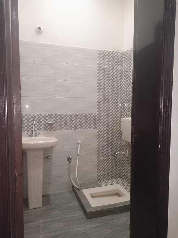 Tile Floor 5 Marla Lower Portion For Rent With Gas (Original Pic's Attached) 7