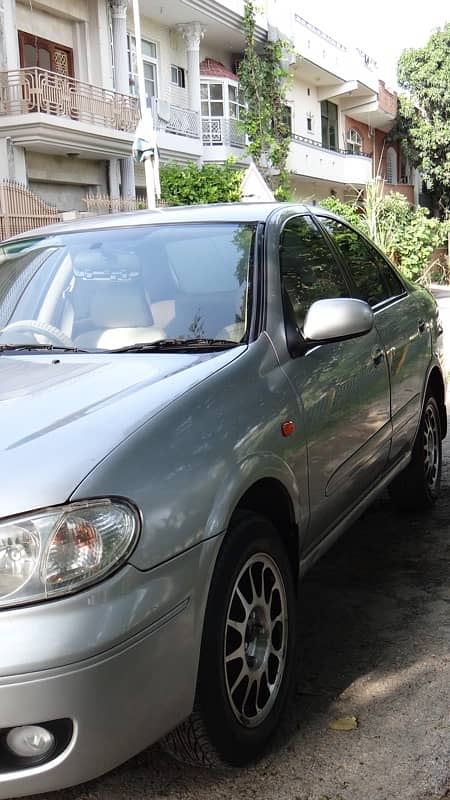 Nissan Sunny 2010 3