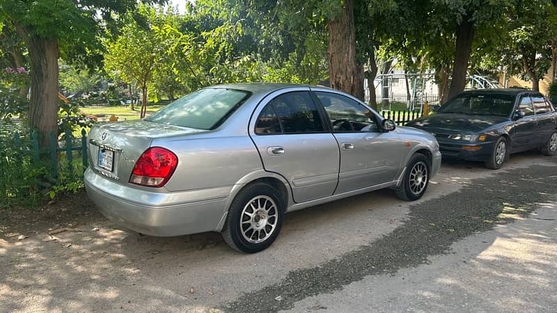 Nissan Sunny 2010 4