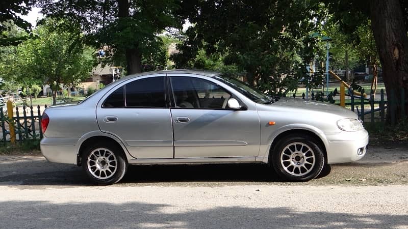 Nissan Sunny 2010 5