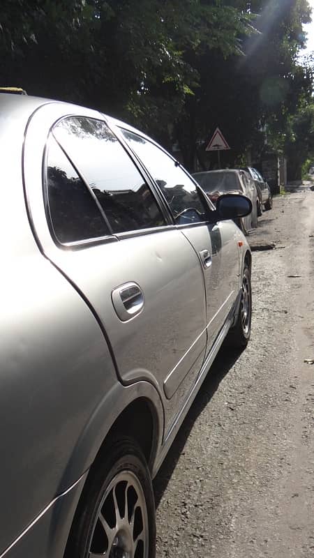 Nissan Sunny 2010 10