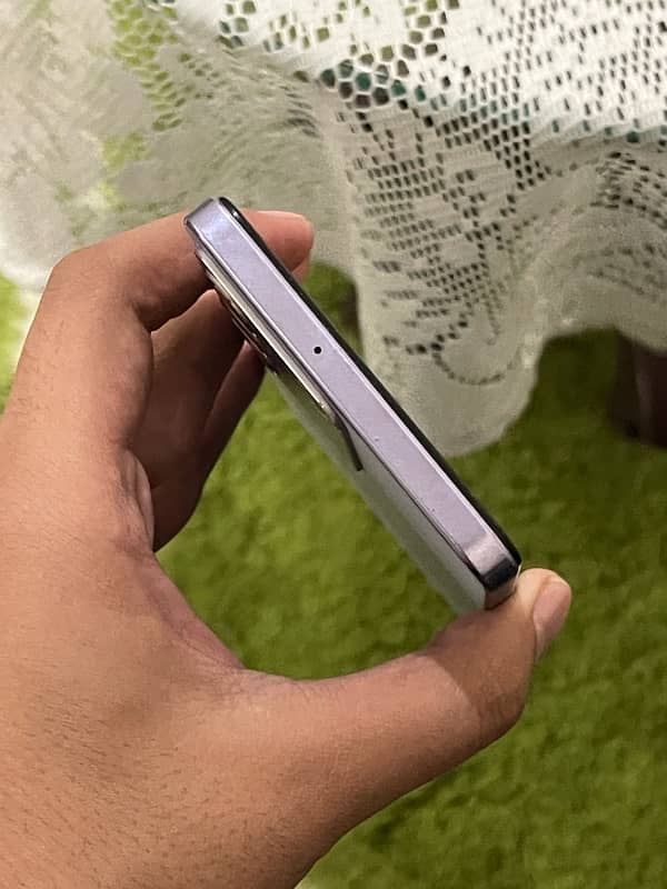 vivo V27e 8/256 10/10 condition 4