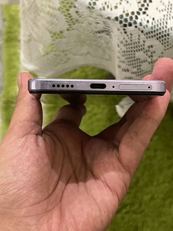 vivo V27e 8/256 10/10 condition 6