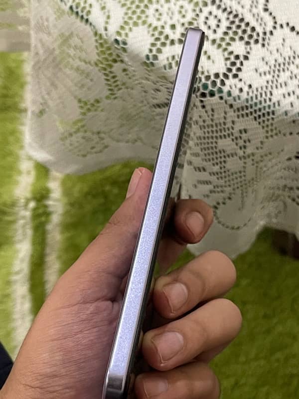 vivo V27e 8/256 10/10 condition 7