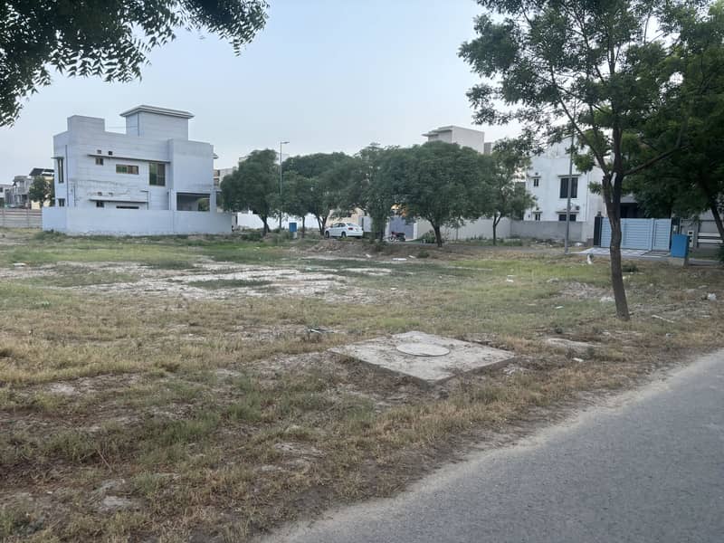 1 KANAL BEAUTIFUL LOCATION PLOT IS AVAILABLE FOR SALE 1