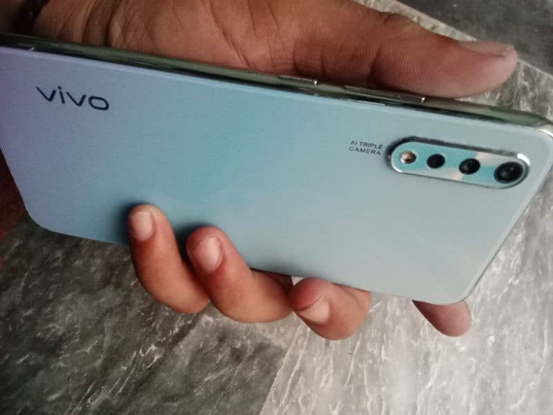 vivo s1 8/256 3