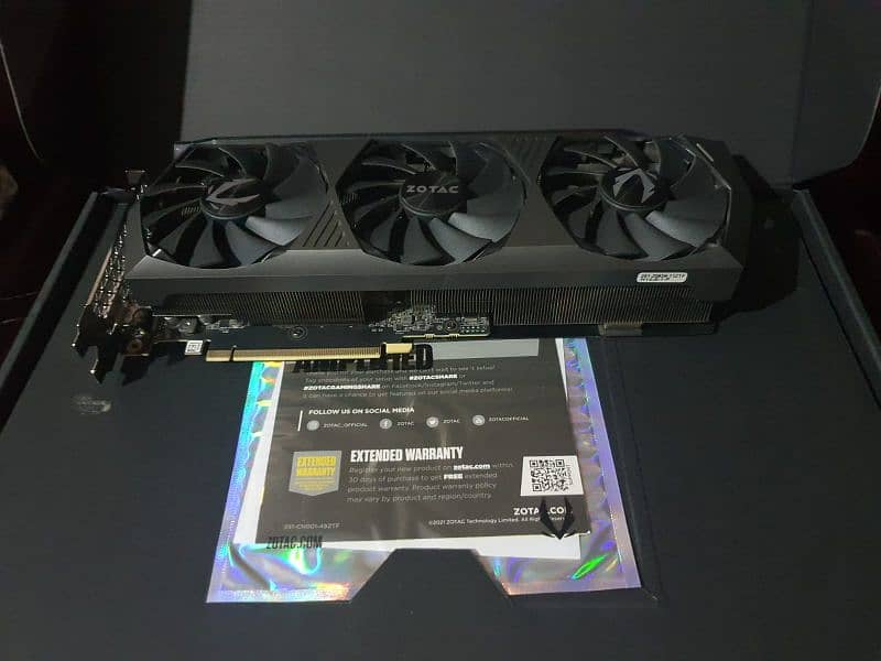 ZOTAC Gaming RTX 3070Ti Holo Amp 2